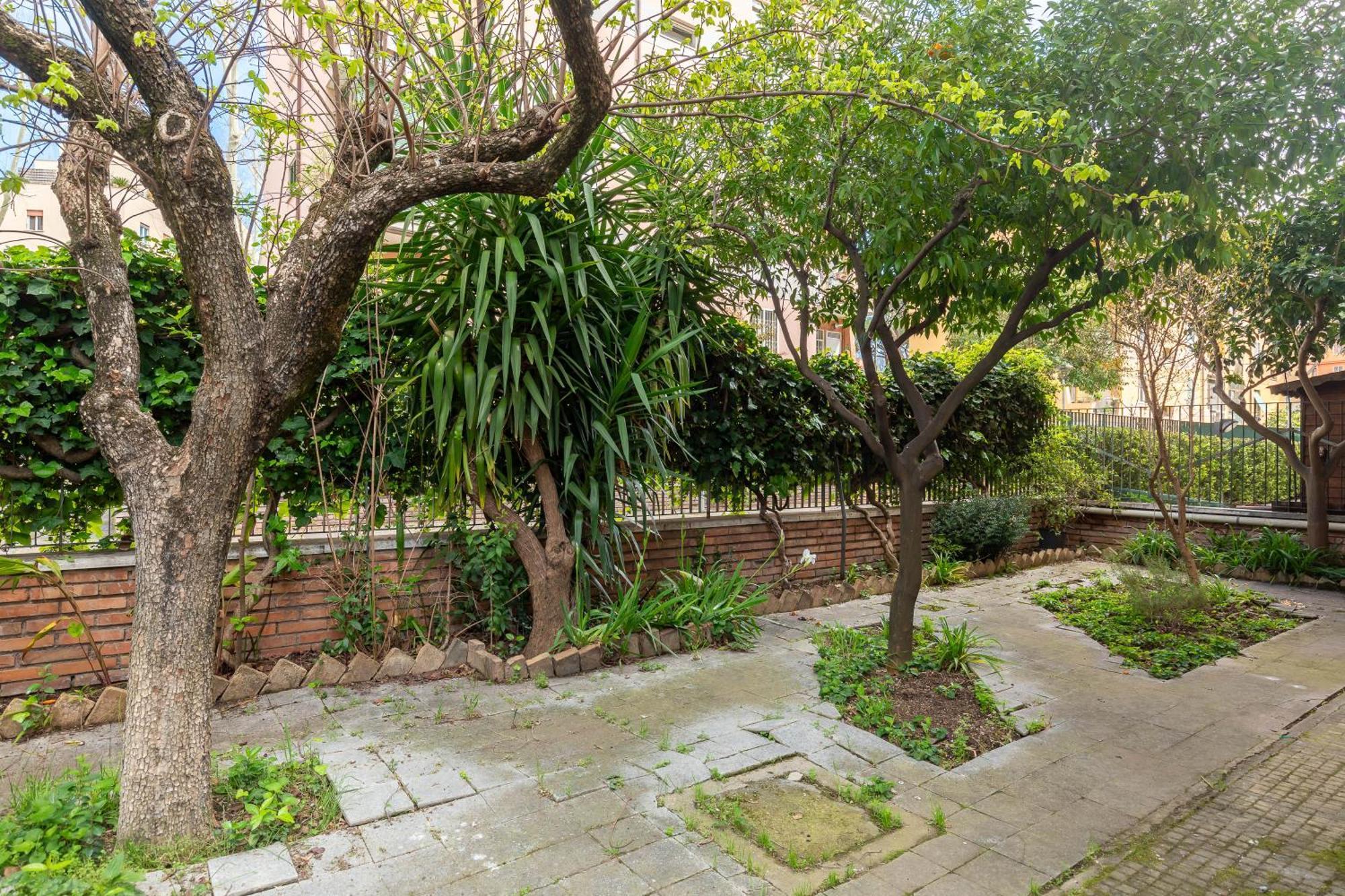 Garden Escape Apartment Rom