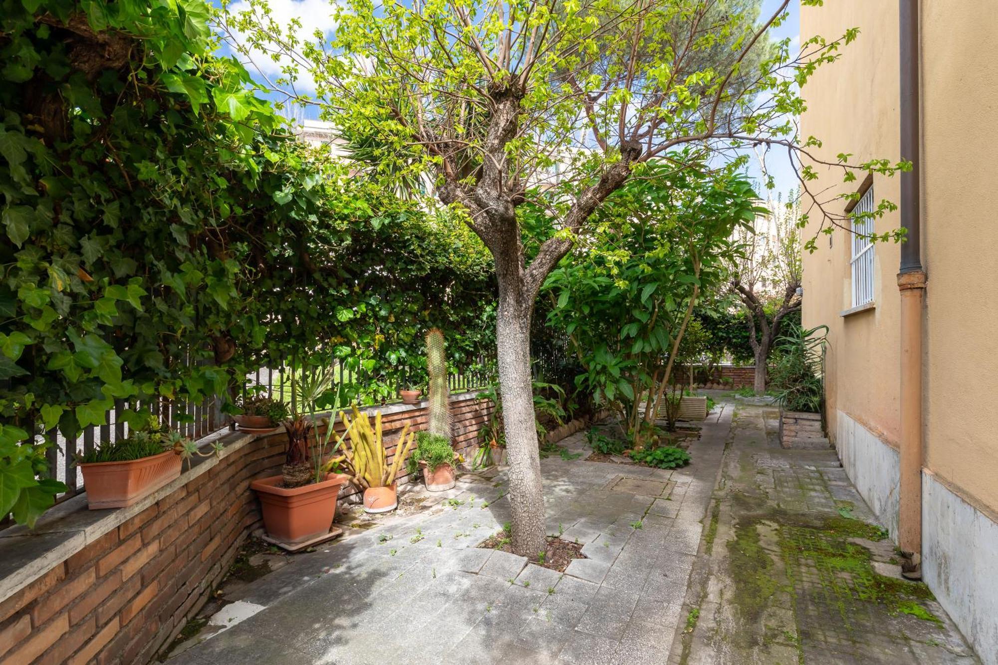 Garden Escape Apartment