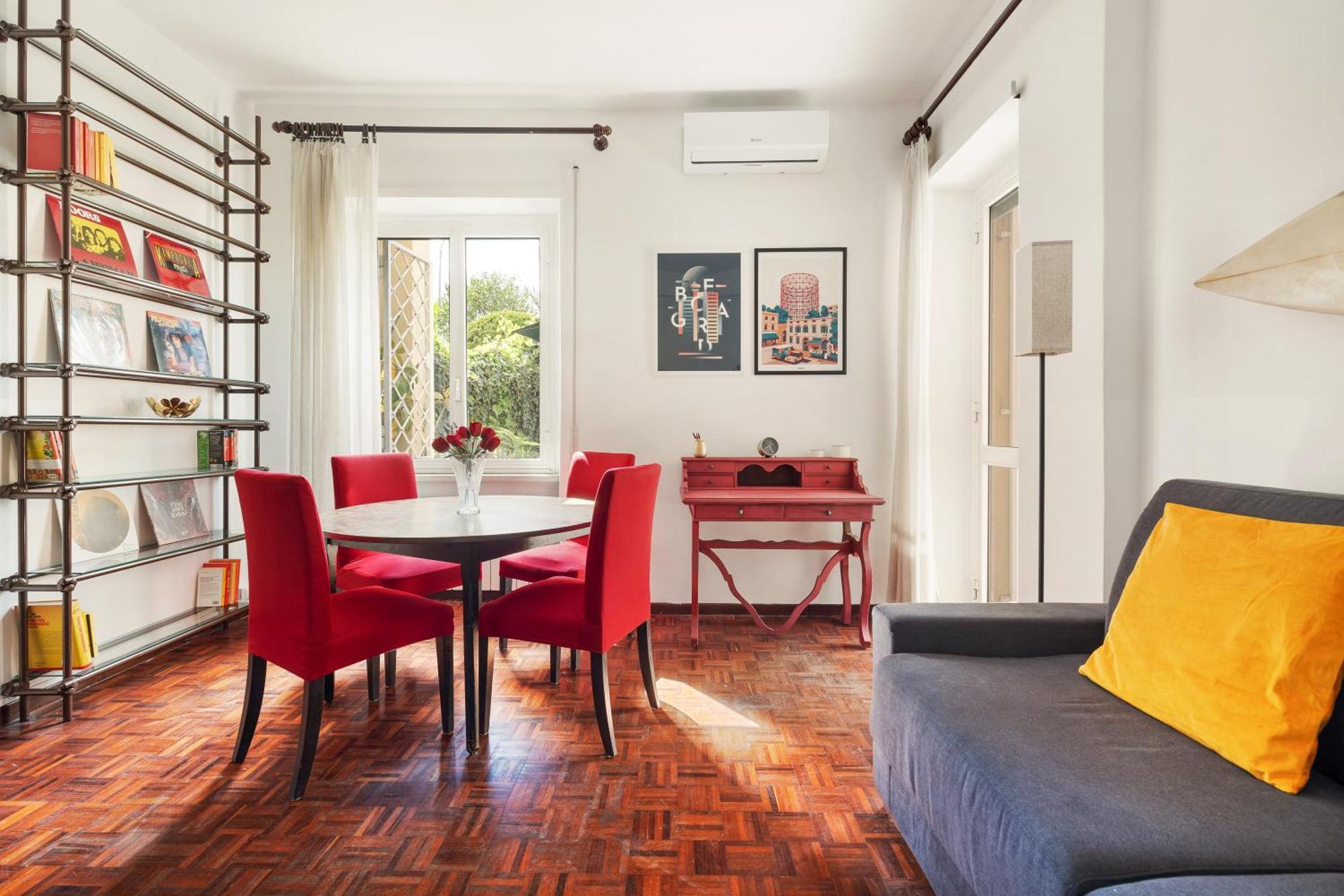 Garden Escape Apartment Rom